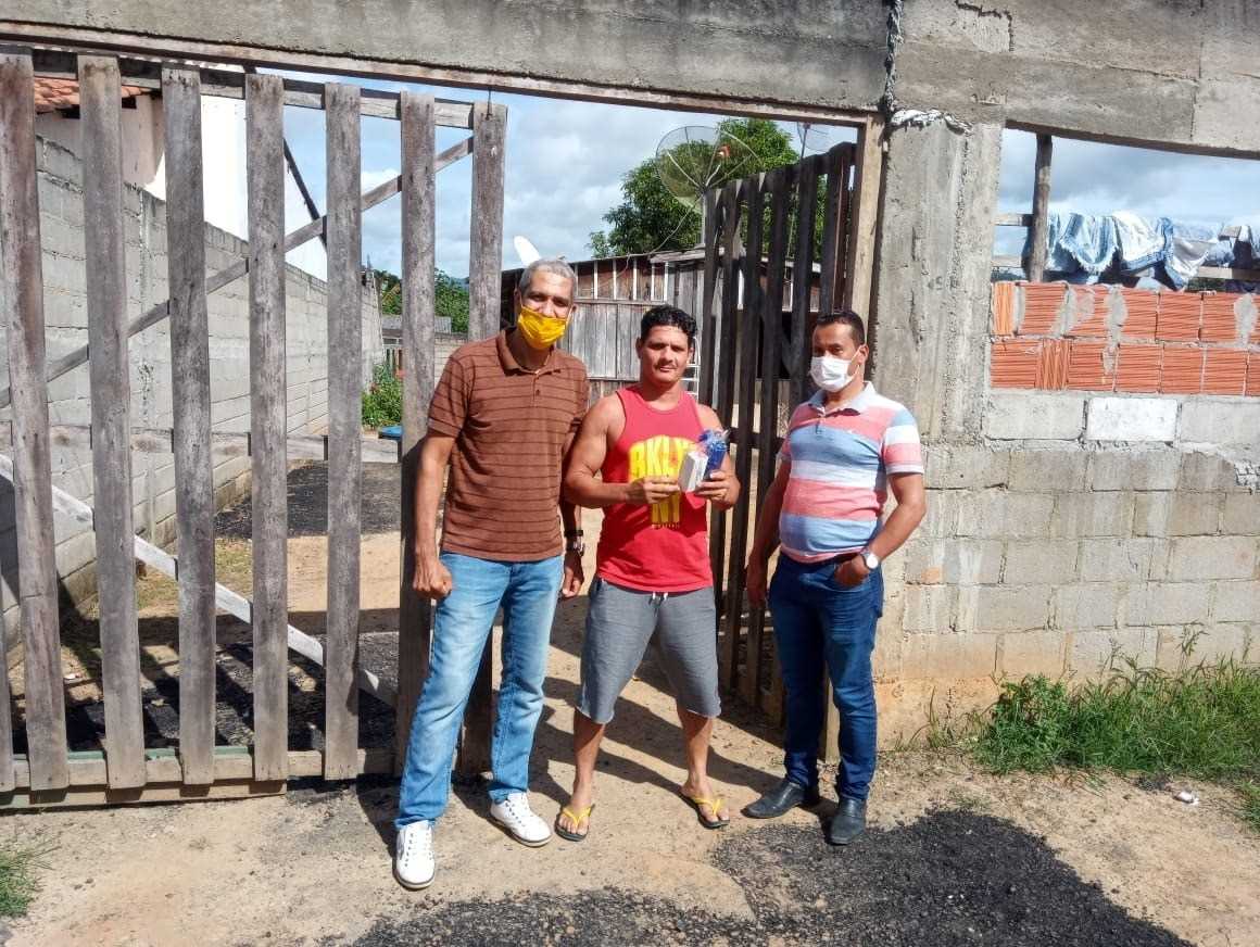 Camacã: Garis são homenageados em suas casas
